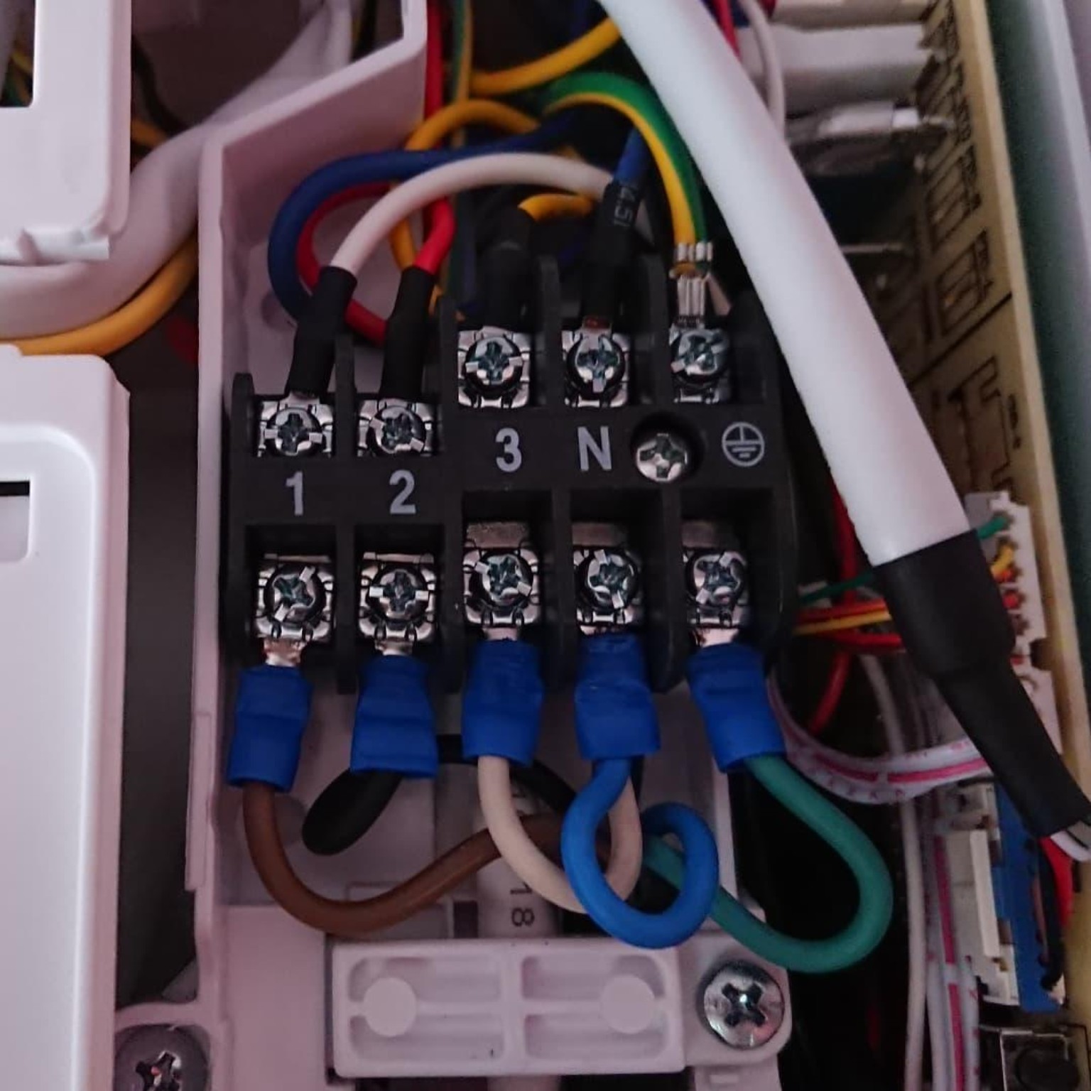 Trabajo realizado por Lauda Electricidad y Refrigeración