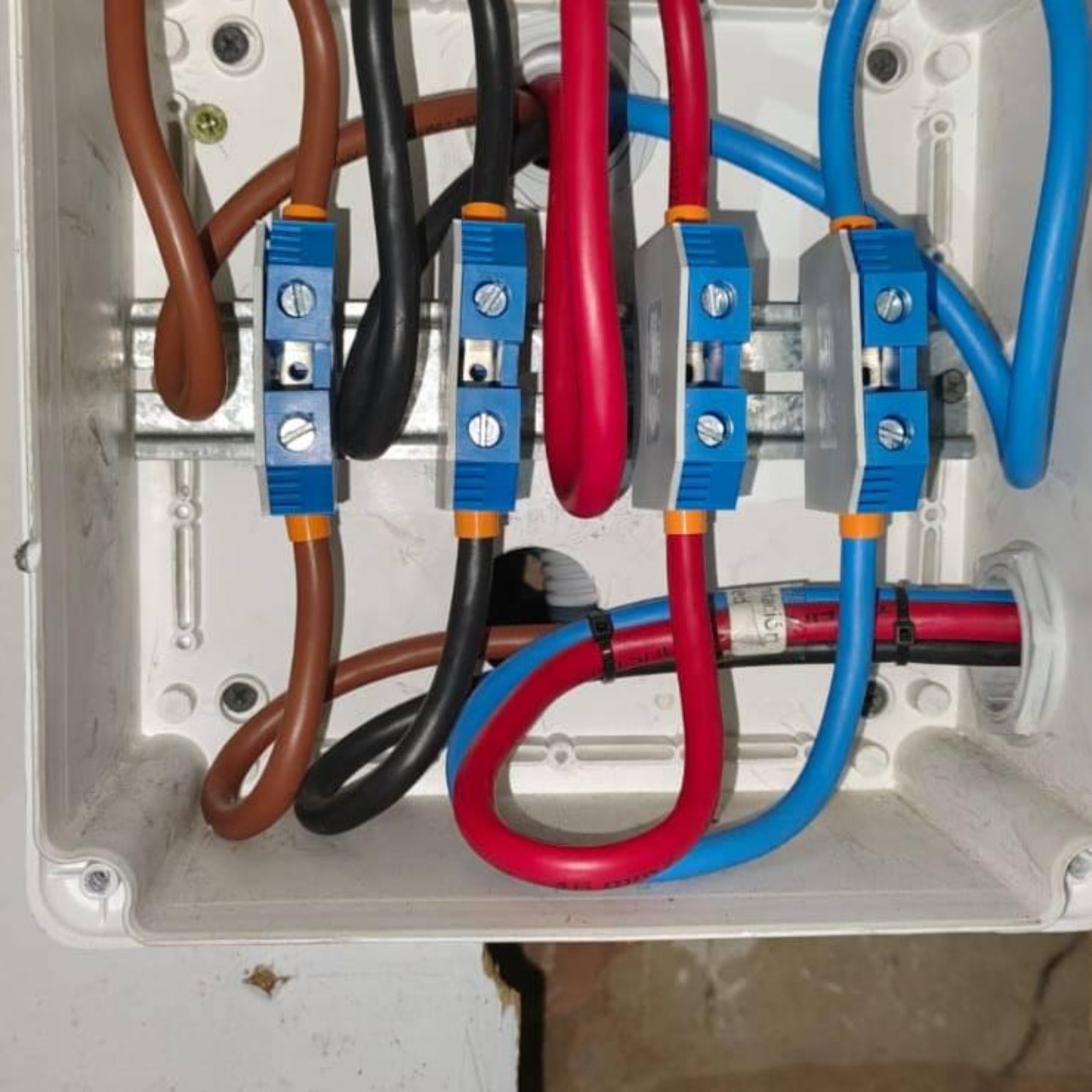 Trabajo realizado por Lauda Electricidad y Refrigeración