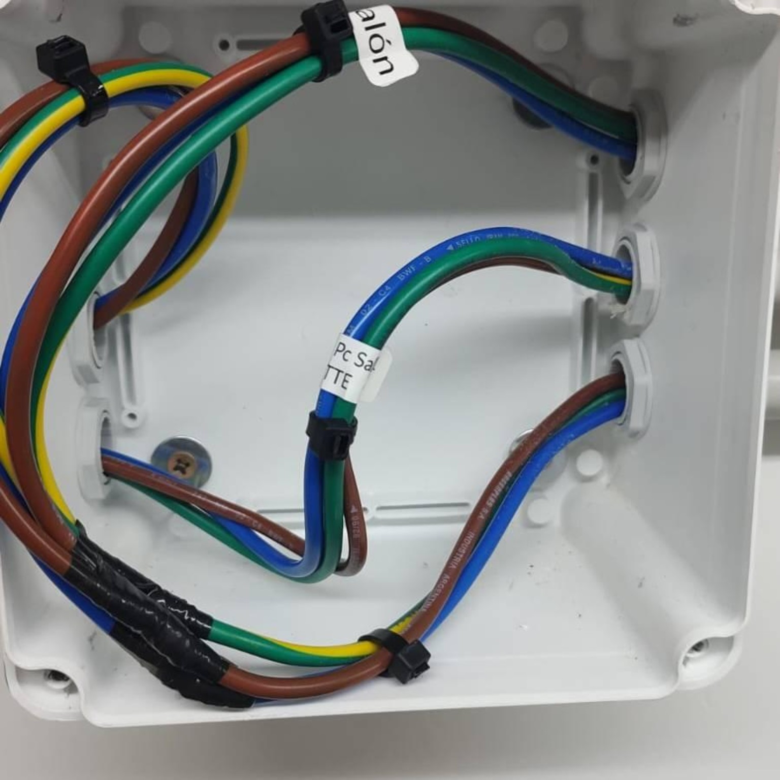 Trabajo realizado por Lauda Electricidad y Refrigeración